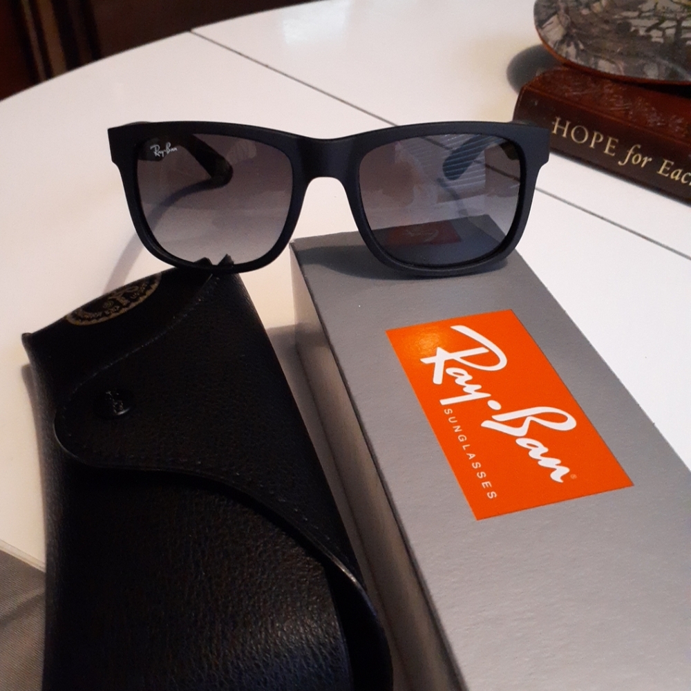 Ray Ban Justin Sunglasses Mens 50 16 145 Brand New. Never Worn